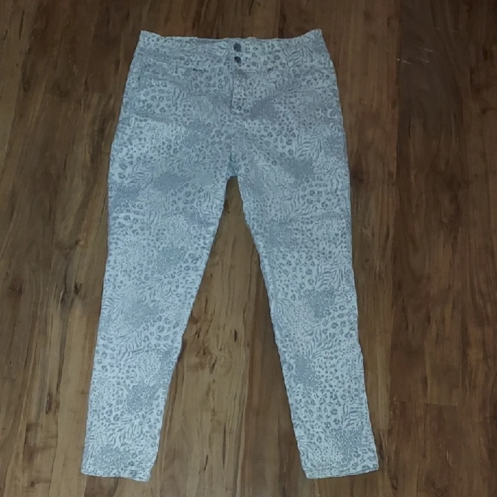 Seven7 Jeans - Picture 1 of 9